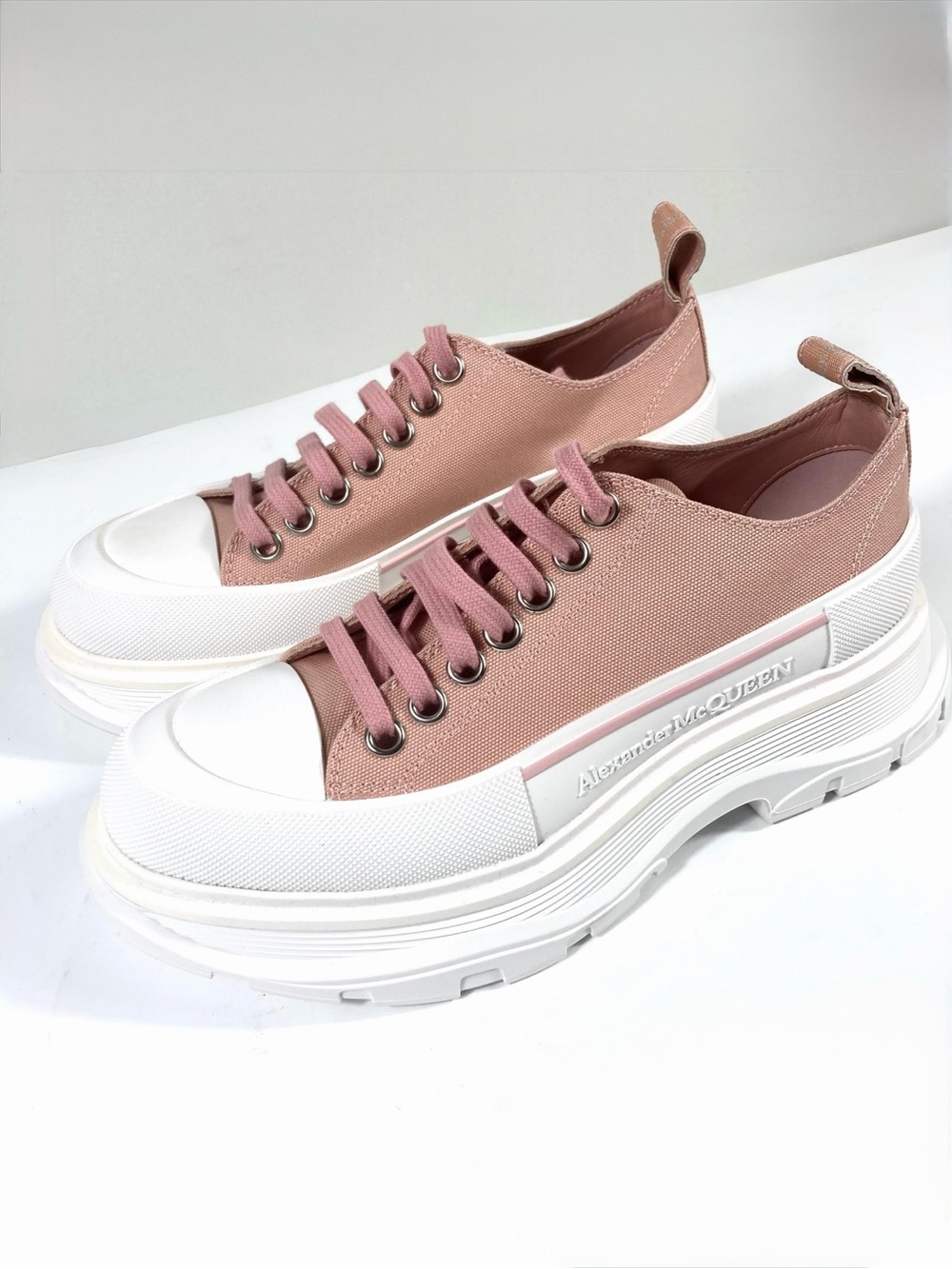 Alexander McQueen Tread Slick Low Top Sneaker Pink Magnolia 37 NEW Chunky